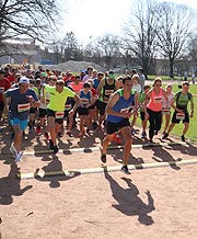 Start 6,8 km lauf 2019 (©Foto: Martin Schmitz)
